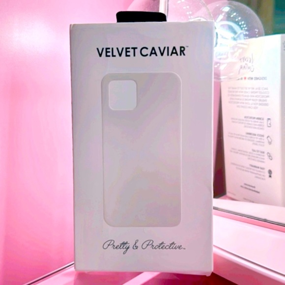 Gingerbread Holiday Velvet Cavier Phone Case iPhone 14 Plus MAGSAFE COMPATIBLE - Picture 3 of 3
